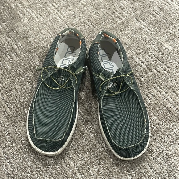 Men’s Hey Dudes - Picture 1 of 3